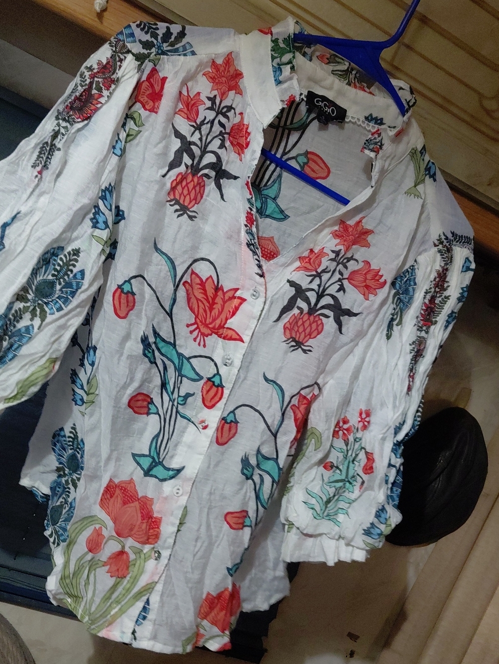 GSO White Button-Down Floral Shirt with Red and Teal Blooms